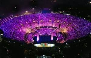 I Coldplay in concerto per il Rose Bowl.